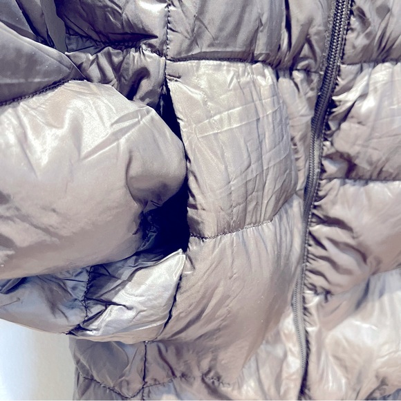 Uniqlo Ultra Light Down Long Hooded Jacket - above knee length,XS Gray, packable - Picture 8 of 13